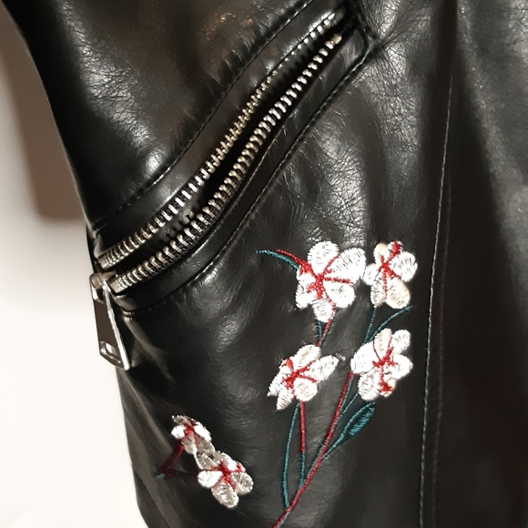🌺Moving Sale!🪴 Embroidered Faux leather jacket - Picture 5 of 8